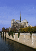 Notre-Dame de Paris au bord de la Seine